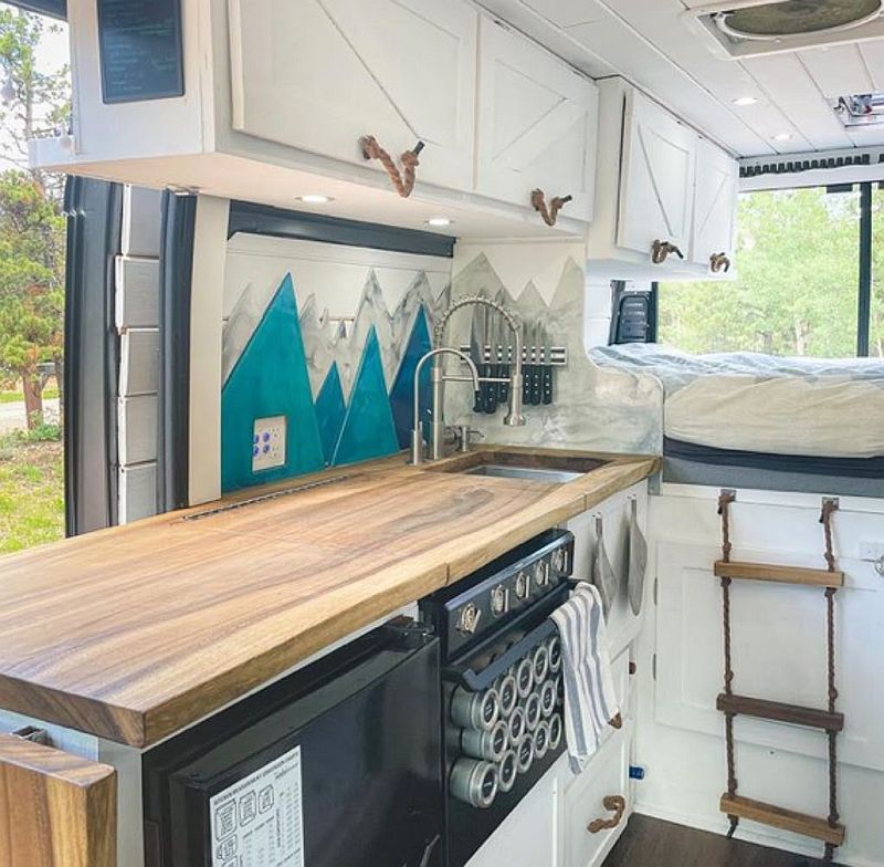 15 Best Campervans with Bathrooms [2022 Inspiration Guide!]